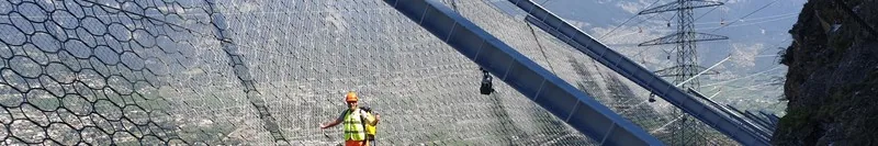 被动边坡防护网产品实物图，展示产品结构和外观