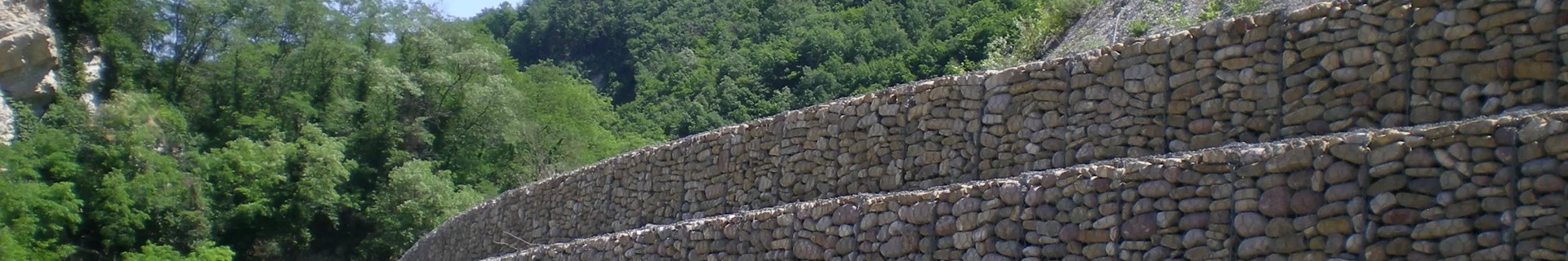 Gabion mesh for hydraulic and retaining projects