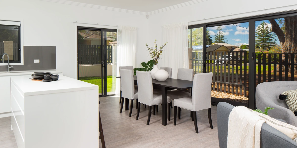 Diamond mesh and window screen product range