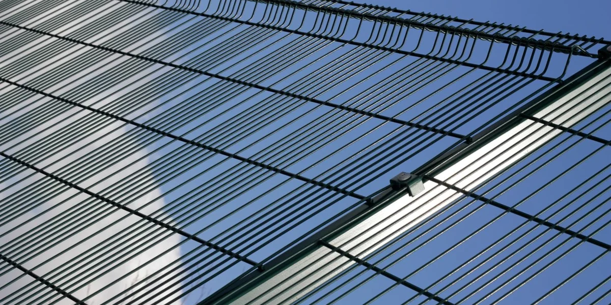 Custom Steel Fence product detail photo showing the actual product and application