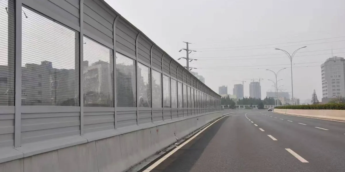 Roadside sound barrier for traffic noise control